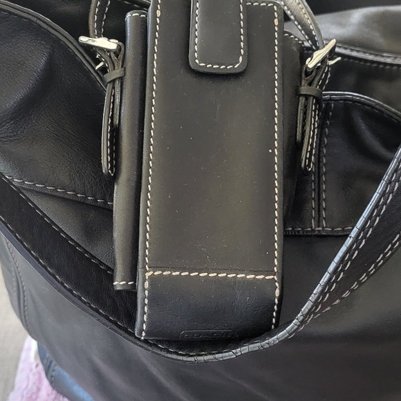 Vintage Coach bag medium size , shoulder bag with phone case. - Picture 6 of 9